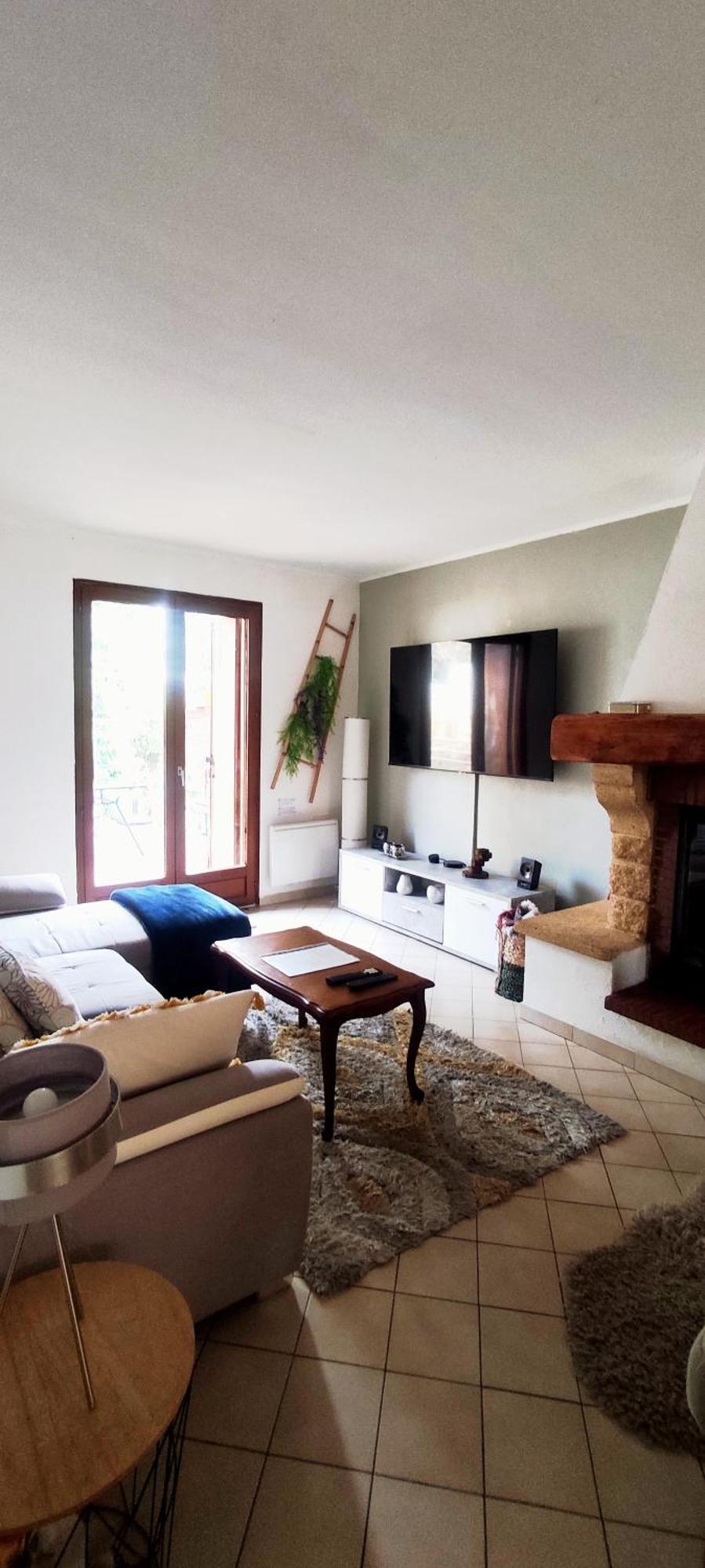 Welcome, Bienvenue, Chez Charly! Nebian Luaran gambar