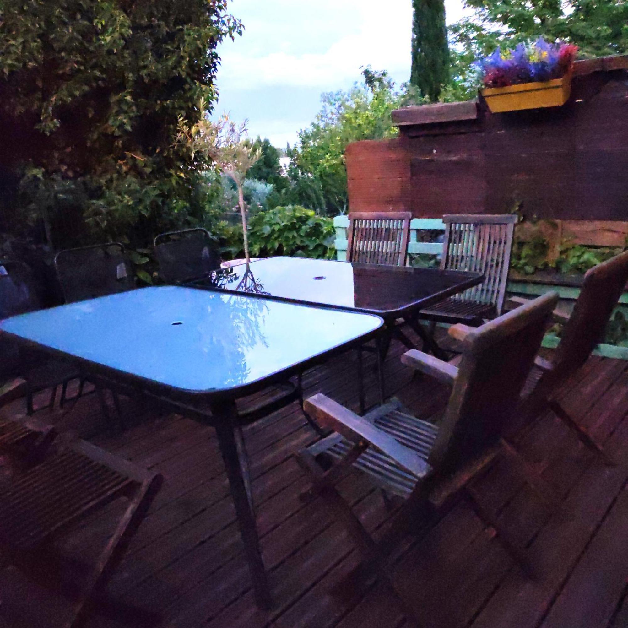 Welcome, Bienvenue, Chez Charly! Nebian Luaran gambar
