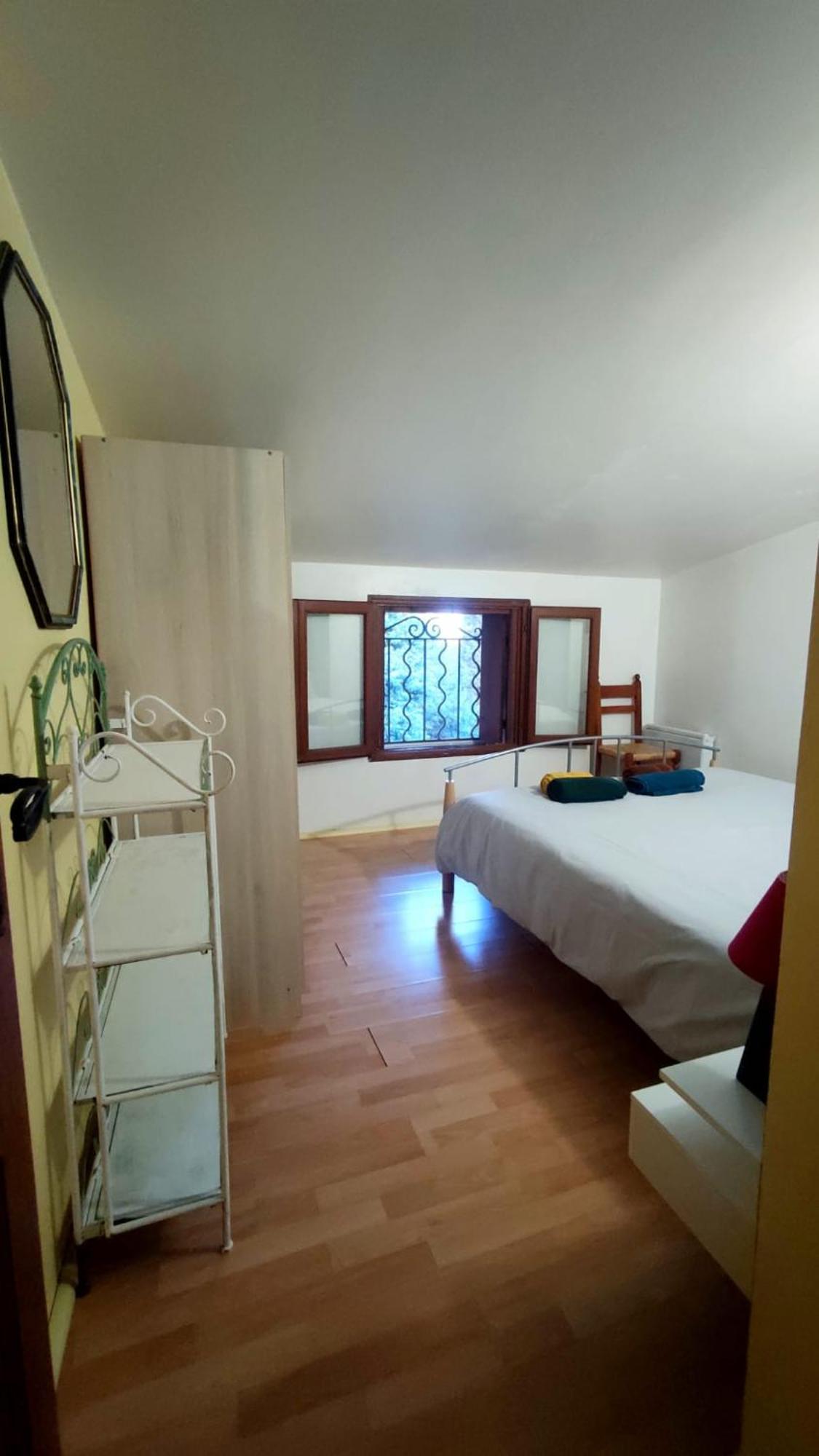 Welcome, Bienvenue, Chez Charly! Nebian Luaran gambar