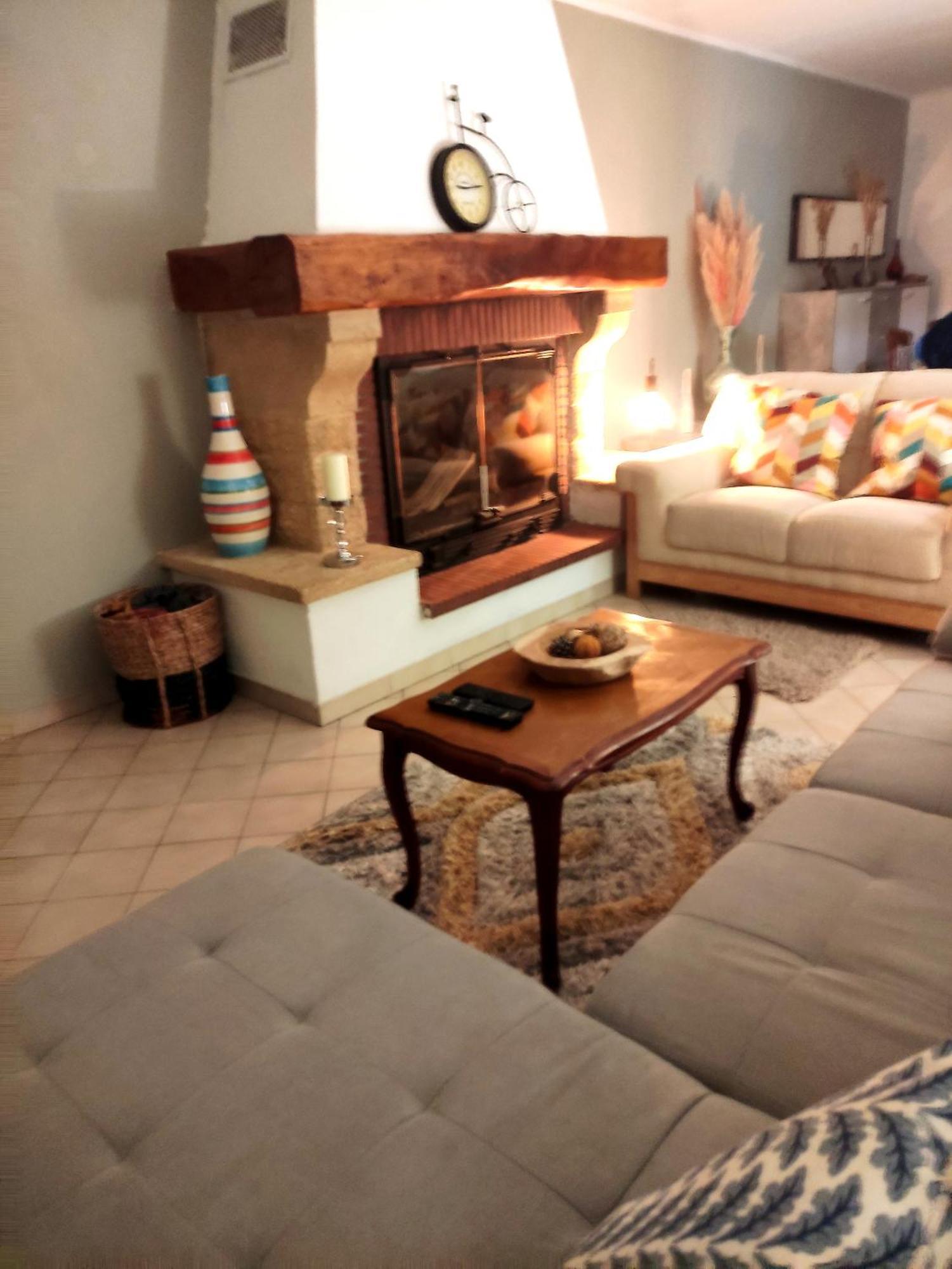 Welcome, Bienvenue, Chez Charly! Nebian Luaran gambar